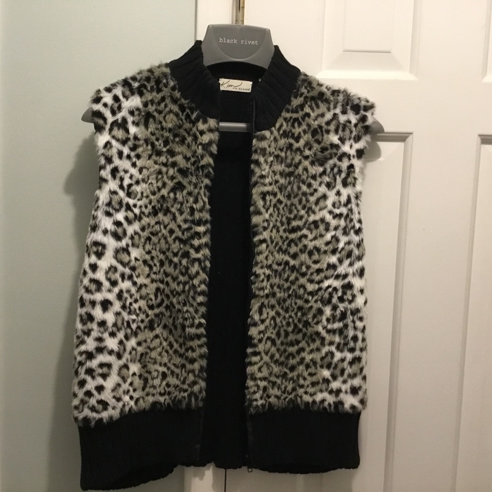 Kim Rogers leopard fur woman’s vest.  Size large.